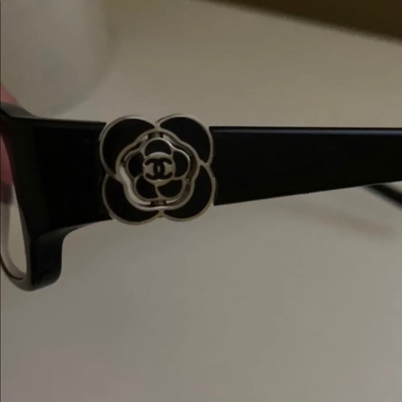 Ladies Chanel eyeglasses - Picture 3 of 4